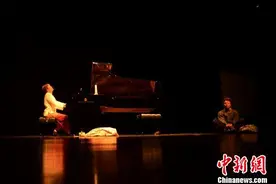 西方音乐家另类演绎古典音乐 视听结合传递弹奏乐趣图片