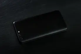 早报：一加5T真机现身/iPhone X频烧屏图片