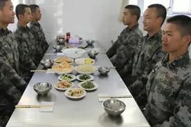 熄灯号｜「11.8」“兵之初”的美好记忆：和战友一起饿过肚子图片