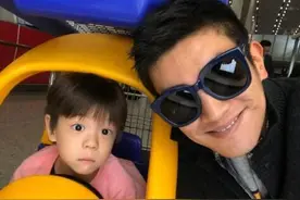 嗯哼亲完女生甩锅给爸爸 杜江：女士优先不是那个意思图片