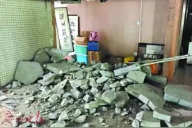 广州一小区“空中花园”被改成商户？图片