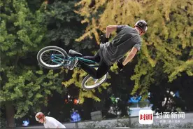 职业飞车高手齐聚新华公园 障碍攀爬赛法国夺冠图片