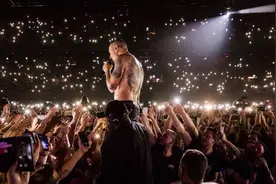 林肯公园主唱Chester自缢身亡 享年四十一岁