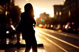 一首李健填词的《车站》，唱到了多少人内心深处视频封面