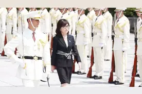 屡屡失言的日本右翼女防长 正遭遇日本各党派围攻视频封面