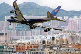 这座机场修建在市中心，只有一条跑道，竟被评为全球最安全的机场！视频封面