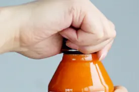 瓶盖怎么也拧不开怎么办？奶奶教我这一招，轻轻松松就打开了视频封面