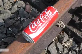 磁铁粉还能这么玩？游来游去比魔术还要炫酷！视频封面