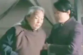 孝顺孙女跟奶奶谈心，不料奶奶知道自己的死期！