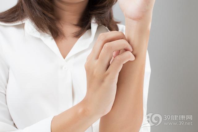 眼下皮肤长鸡皮疙瘩