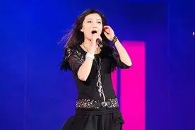 冷漠妻子杨小曼献唱《爱如星火》，冷漠在台下都听呆了视频封面