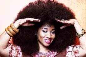 黑人女子留超大爆炸头，洗一用5瓶润发乳，晾干要两天视频封面