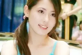 泰国夜市下的美少女，主动站在路边等游客来选视频封面