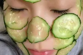 人到四十豆腐渣？睡前抹点常见的它，坚持3天后眼袋全无视频封面