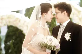 霍启刚为何只钟情于郭晶晶，把她宠上天，原来郭晶晶救过他一命