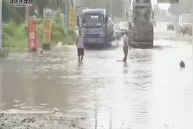 潍坊的这个路口厉害了 晴天是沙漠 雨天是大海
