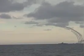 《战狼2》军舰发射导弹现实版，震撼程度一点不比电影里差！