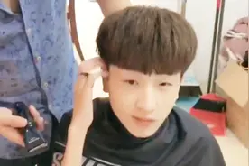 方丈收徒都要剃头，这小子年轻又帅，也都剃的和方丈一样是光头吗视频封面