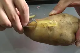 理工男将废旧易拉罐改造成削皮刀，做出的成品让我吃惊！