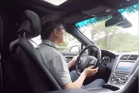 夏东评车：美国林肯MKZ动态测评，百公里4个油耗的豪华轿车视频封面