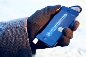 人家发明的小玩意，能让手机变成温度计，随时都能知道周围温度视频封面