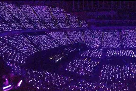 黄家驹死前，用《海阔天空》唱哭十万观众的演唱会现场视频封面