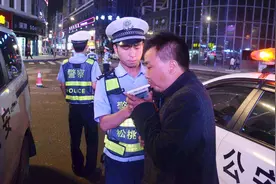 喝酒第二天竟被查出酒驾，喝酒多久能开车呢？看完你就明白了视频封面