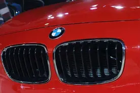 “中国特供车”减配最严重宝马，狂降6万卖不掉，扔大街做了共享视频封面