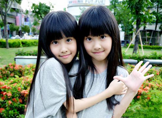 台湾最美双胞胎姐妹花长大了,你还能认出她们吗?