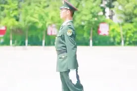 三军仪仗队教学版 停止间转法