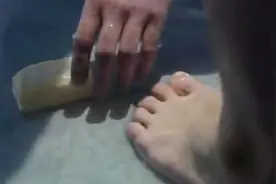 浴室掉了一块肥皂，三个打一都没打过视频封面