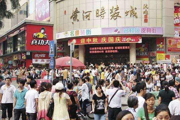 虎门黄河时装批发市场与大莹服装批发市场,相差甚远!