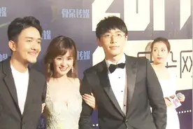 帅气大锤哥哥（白客）旁边这位小美女是谁呀？咋长的这么好看呢！视频封面