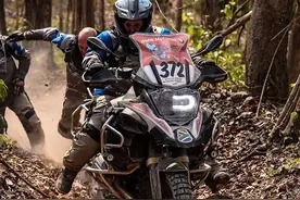 揭秘宝马顶级摩托车拉力赛专用赛车及专用服饰图片