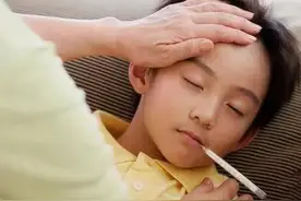 孩子发烧抽搐是怎么回事？哪些情况必须就医？图片