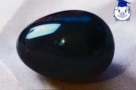 日本人真会玩，整出个黑鸡蛋起名黑玉子，包装成长寿仙丹！图片