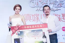 超女首届冠军，曾签约日本公司拍男人装，如今只能相亲刷存在感图片