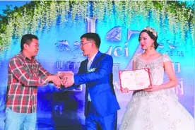 婚礼上捐出10万礼金  这对新人帮了20名贫困生图片
