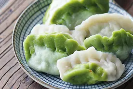 我国的传统面食-双色饺子白菜饺子图片