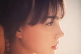 男友送我钻戒跪地求婚，我得意的去跟闺蜜显摆，她的话却把我惊呆图片