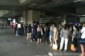 曼谷机场快线电力故障 大量乘客滞留车站图片