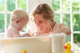 育儿学问：小宝宝需要天天洗澡吗？图片