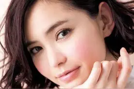 揪出脸颊两侧长痘的原因 还原靓白肌肤图片