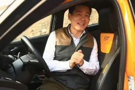 吴佩试驾福克斯ST：我爱这撕扯感！视频封面