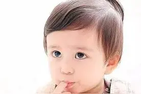 吃手、啃指甲，宝宝有“异食癖”该怎么办？图片