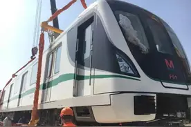 史上最大车厢！武汉地铁6号线首列已抵汉，再也不怕挤成渣渣了！图片