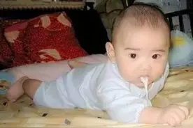 宝宝吐奶？4招轻松搞定！图片