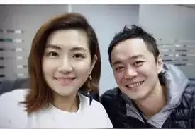 热点学英语：涅磐重生，Selina宣布离婚，我不是一个贤妻图片