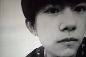 易烊千玺深夜发自拍沙滩做爱心送粉丝 可惜像素有点次图片