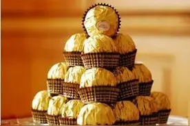 假冒德芙、费列罗等30万粒假巧克力被查！图片